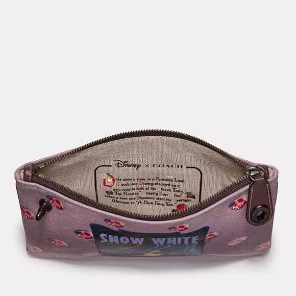 Disney X Coach Snow White Turnlock Pouch 26 New with Tags Super rare